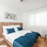 Sunset Penthouse With Spectacular View And Jacuzzi アパート ザダル