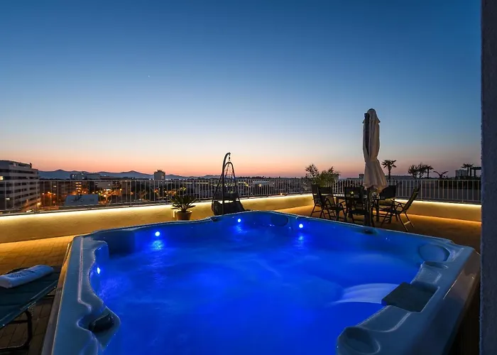Sunset Penthouse With Spectacular View And Jacuzzi * ザダル