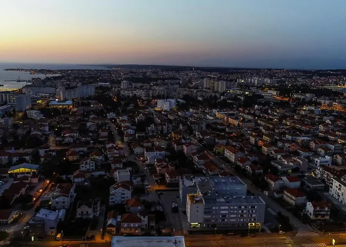 Sunset Penthouse With Spectacular View And Jacuzzi * ザダル