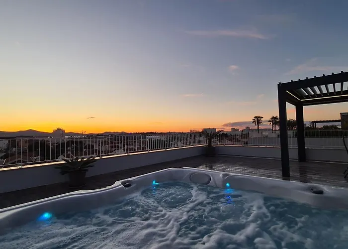 Sunset Penthouse With Spectacular View And Jacuzzi * ザダル