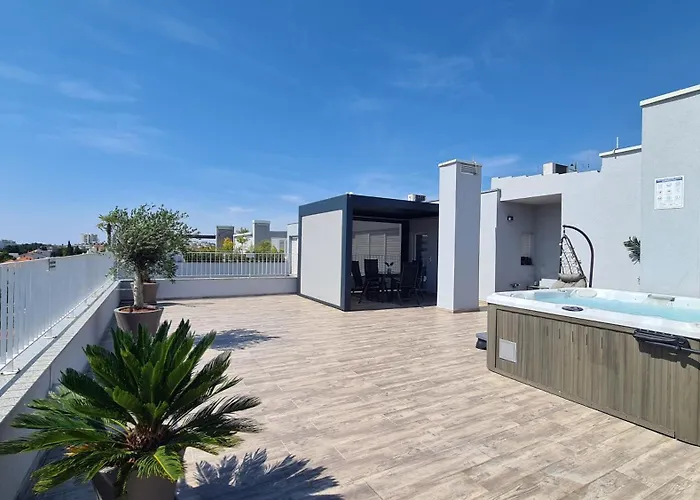 Sunset Penthouse With Spectacular View And Jacuzzi アパート ザダル