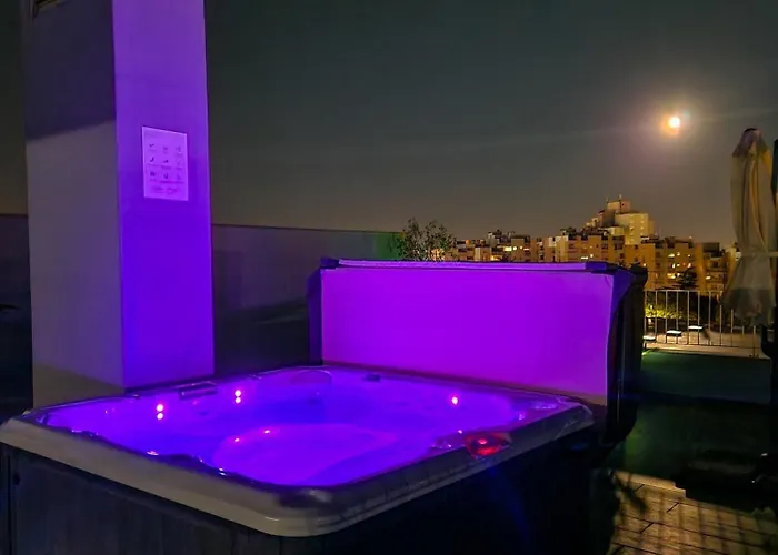 アパート Sunset Penthouse With Spectacular View And Jacuzzi ザダル